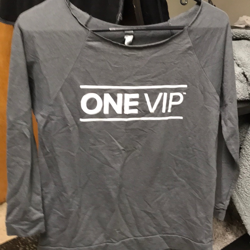 Small half shoulder shirt